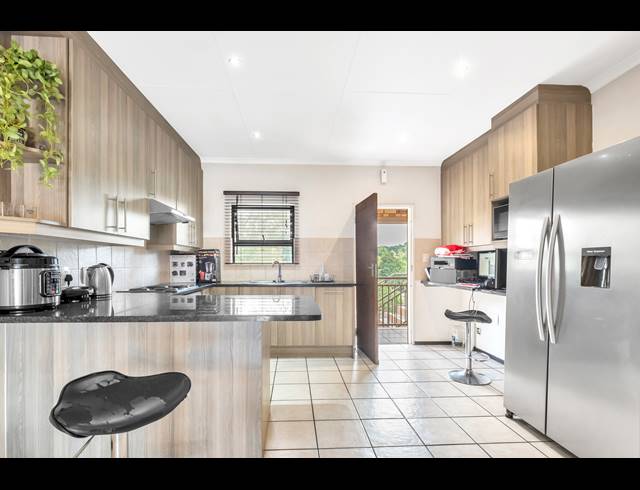 2 BEDROOM APARTMENT FOR SALE IN FERNDALE